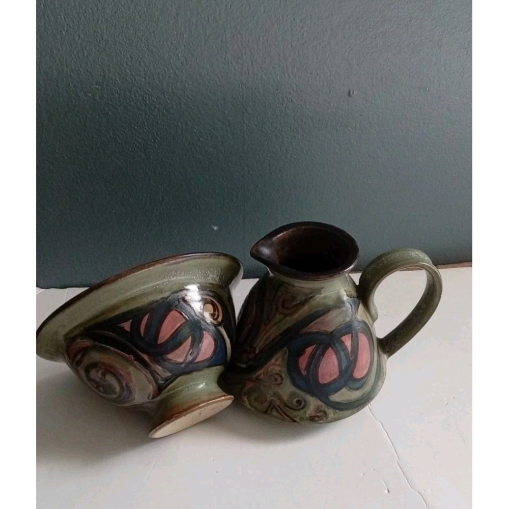 Hand‎ Painted Ceramic Creamer and Sugar Bowl Set Green Pink Celtic Knot